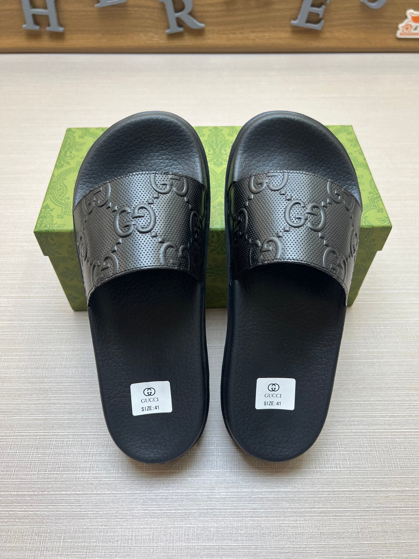 Z5X76B2  Popular slippers