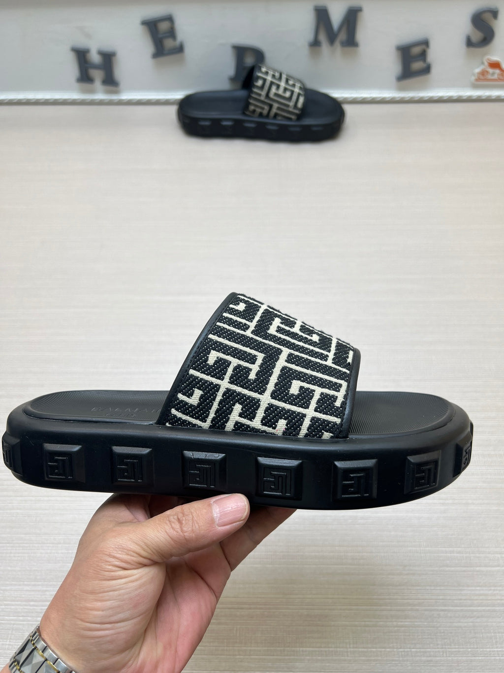 Z5ZA110  Popular slippers