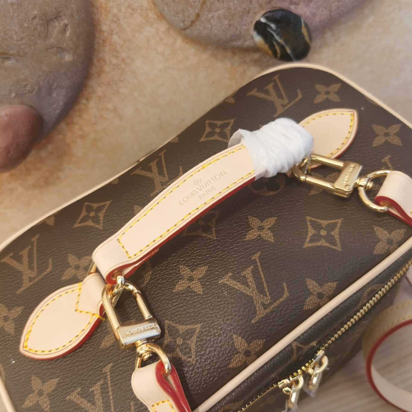 B1X34E273 Popular  leather bag 