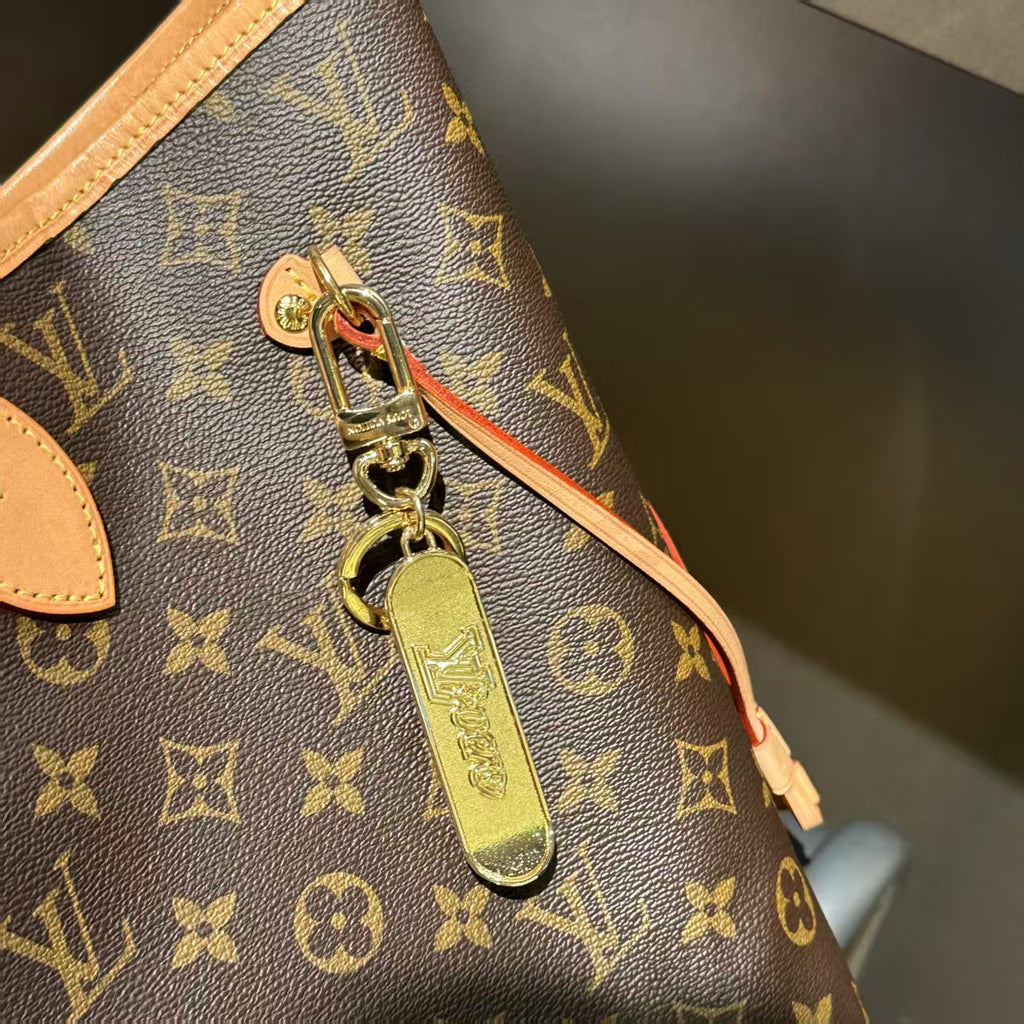 A1Q3105E25 Popular bag 's charms accessories