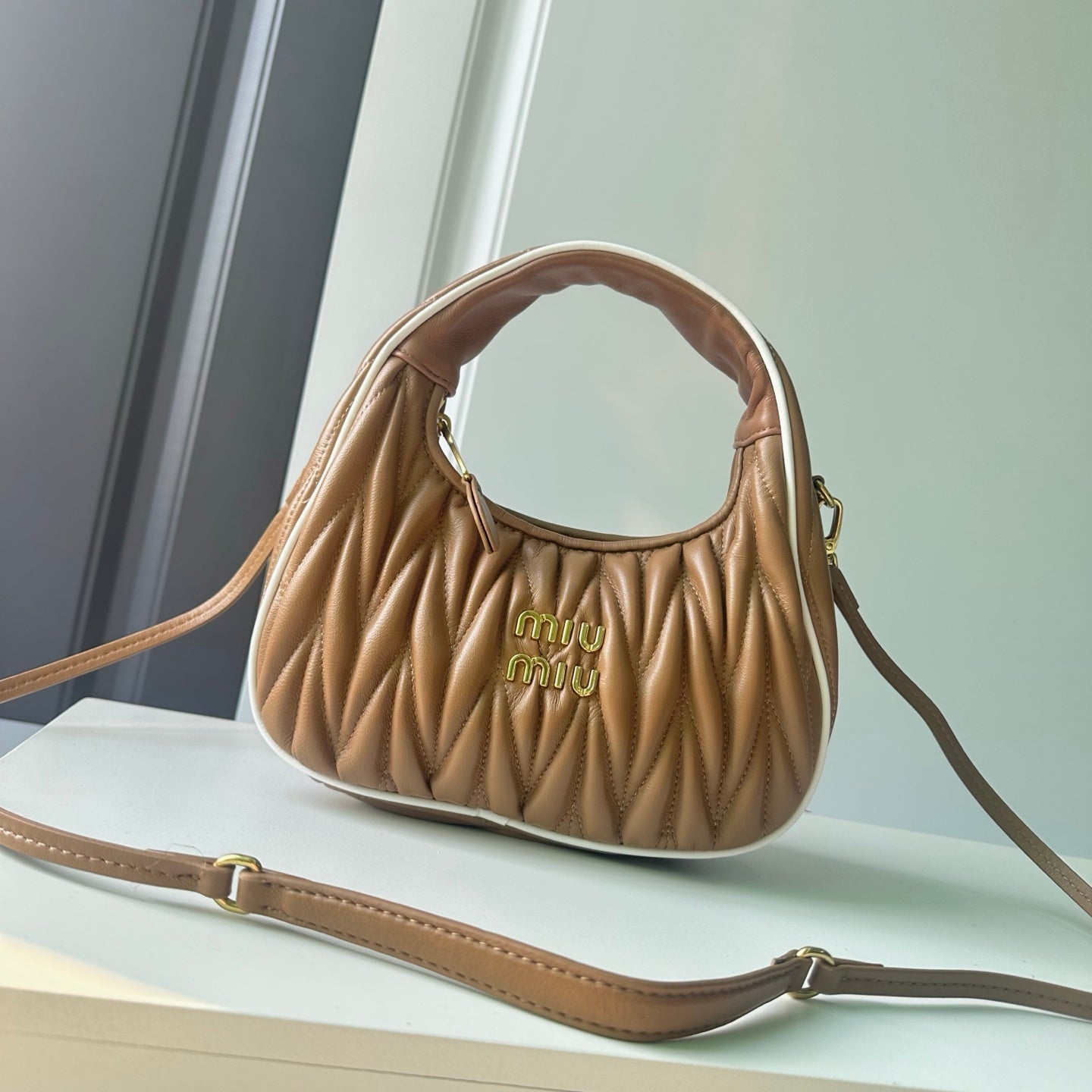 B1P46A118 Popular leather bag