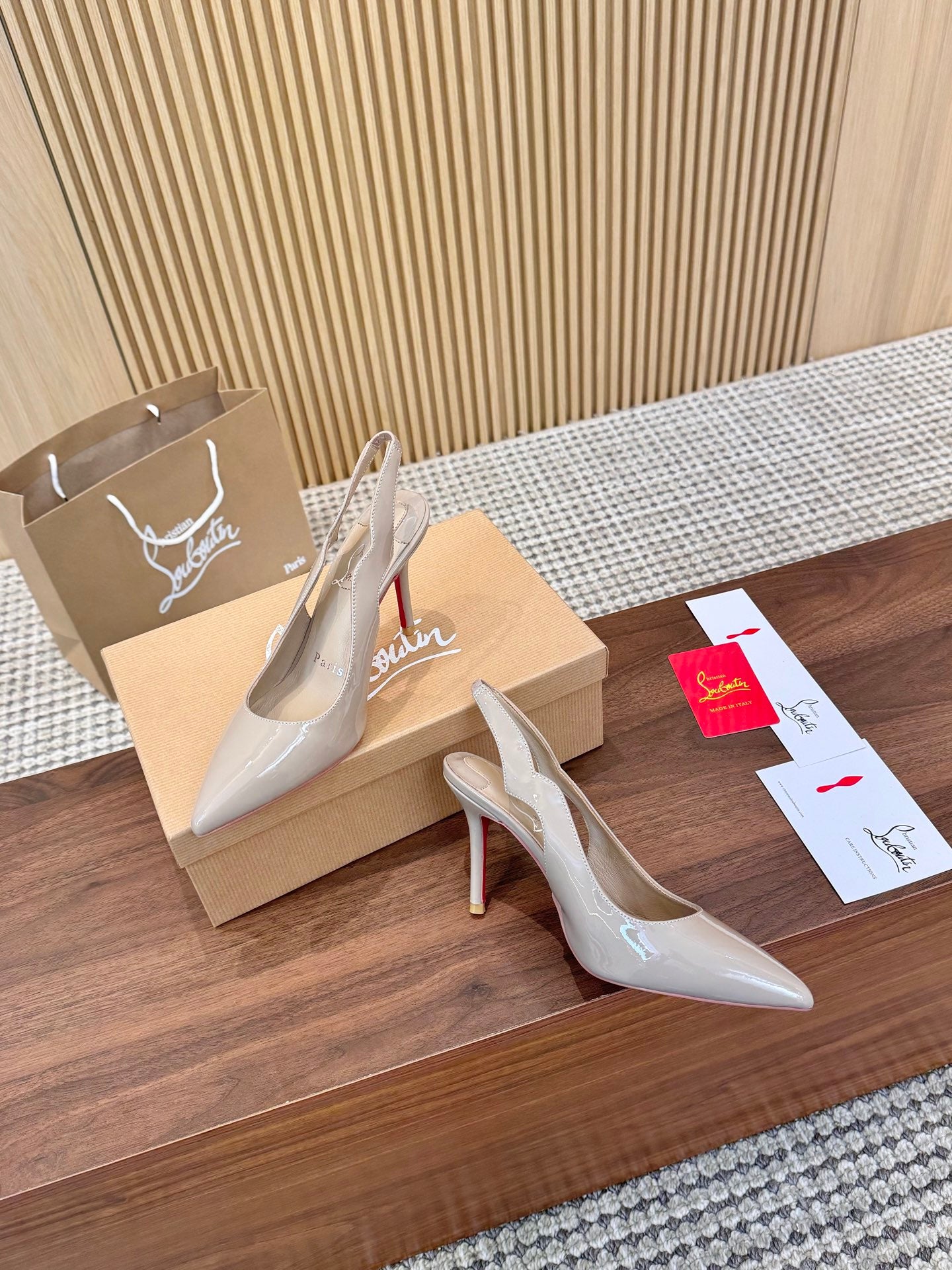 Z2N75A5  Popular leather High heels
