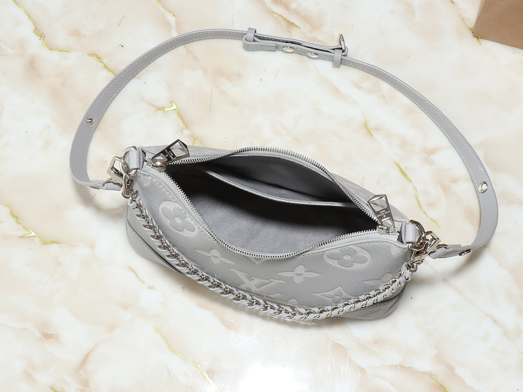 B1R76E49 Popular leather bag