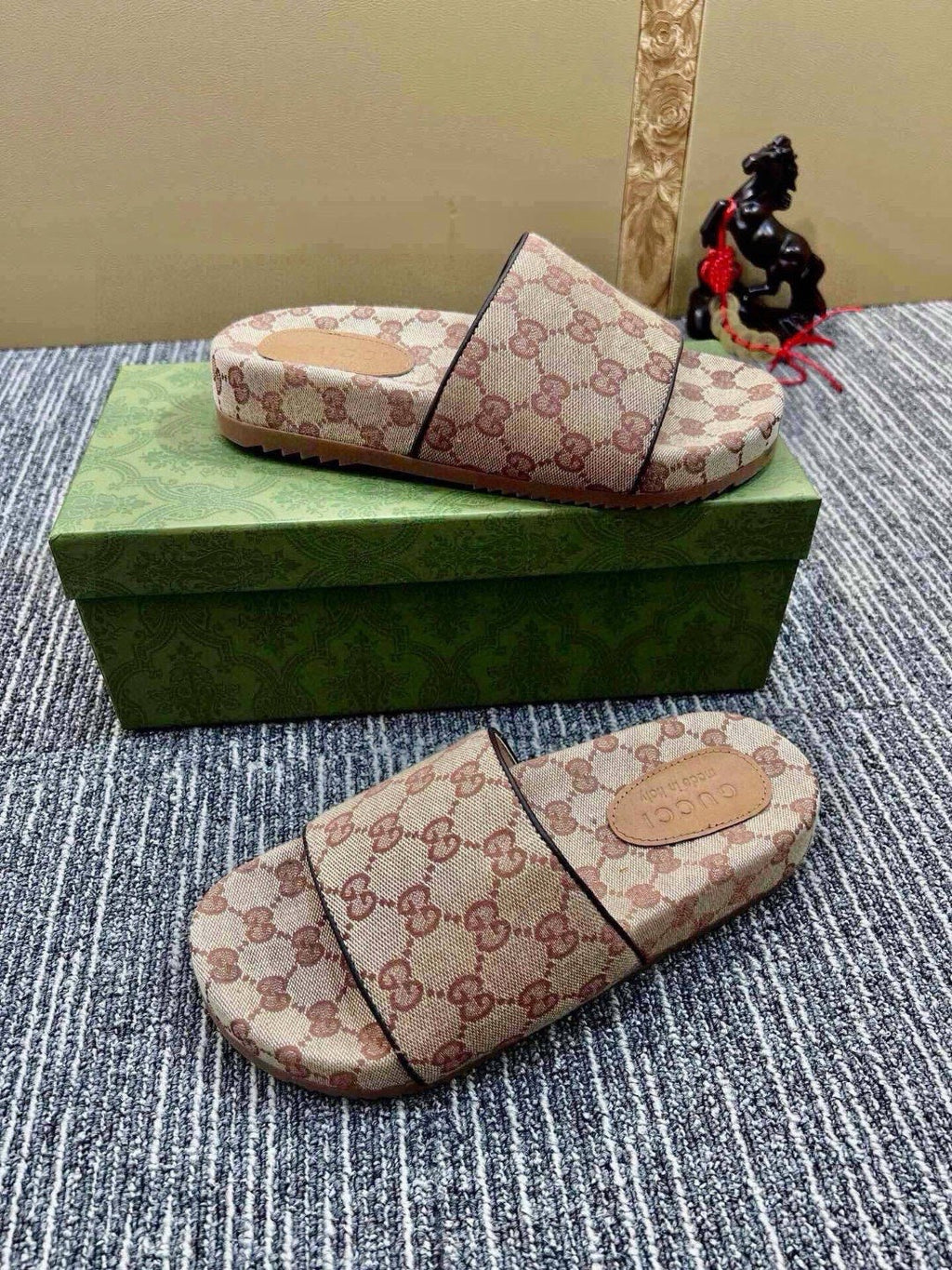 Z5R76B2 Popular Slippers