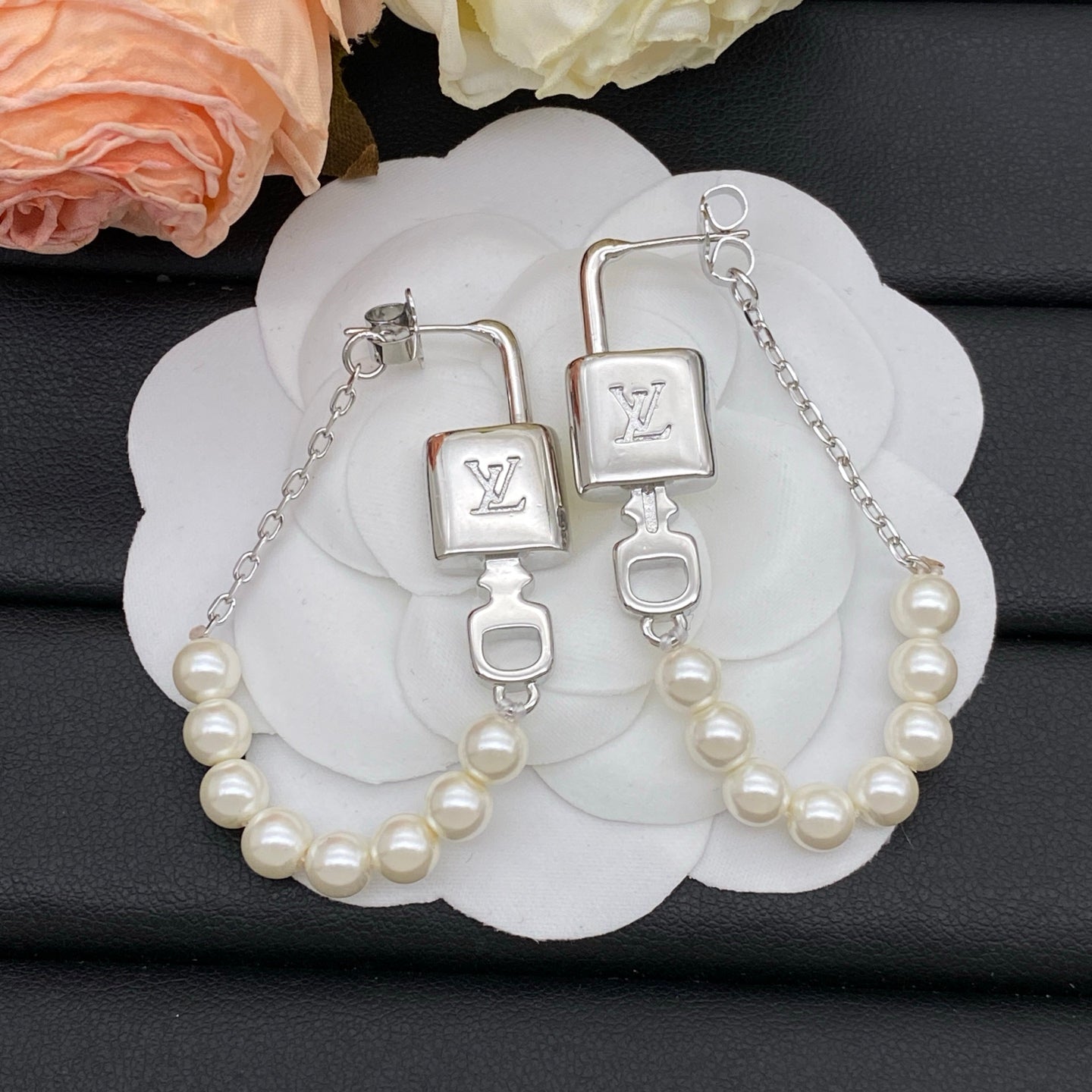 X1Z95E48E Popular Earrings