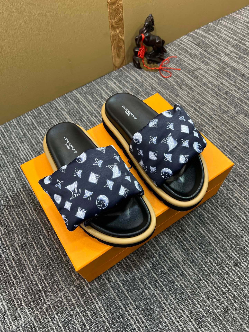 Z5XE118 Popular leather quality Slippers