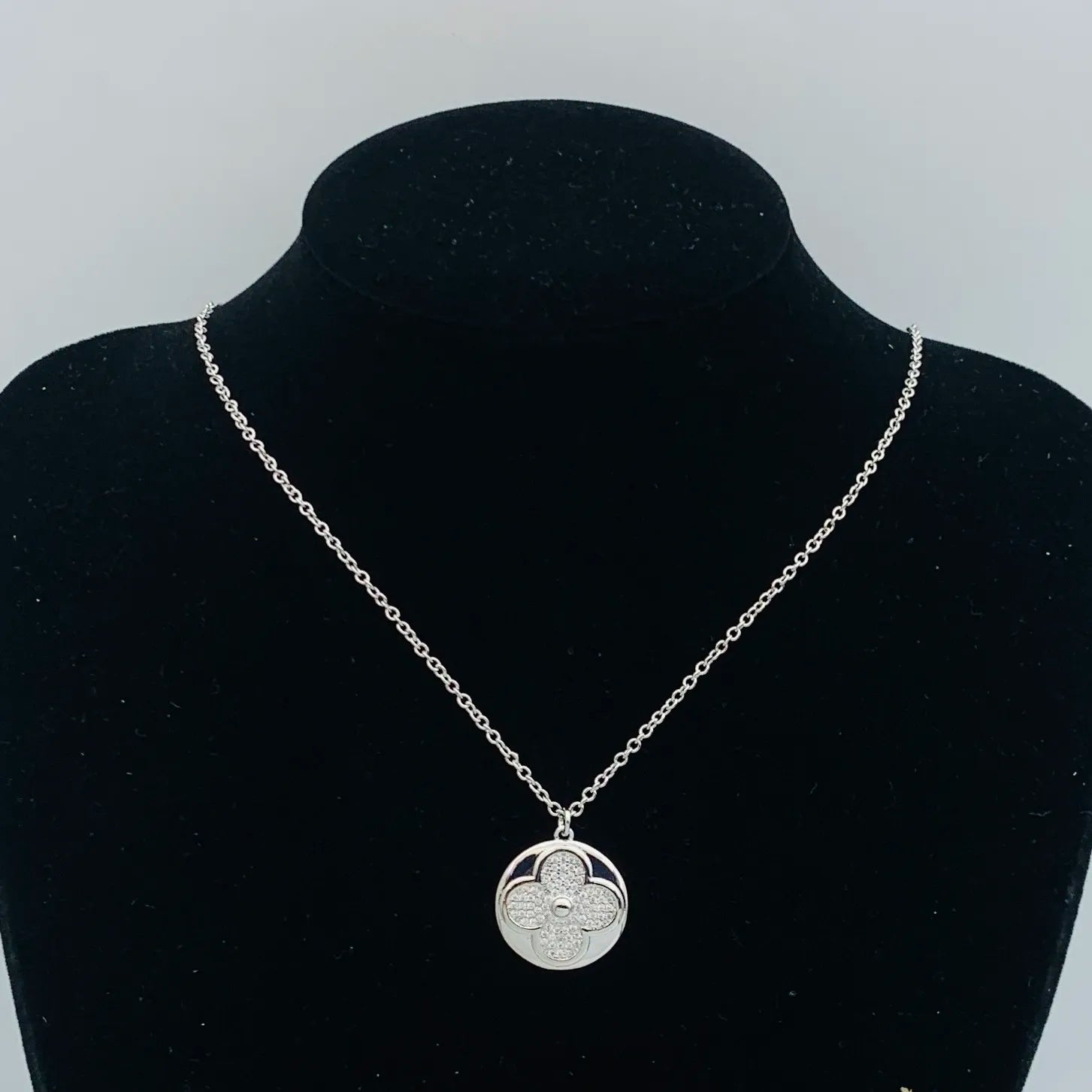 X1Q85E51X Popular Necklace