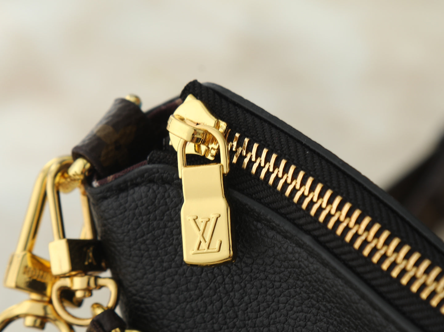 B1N86E7 Popular leather bag