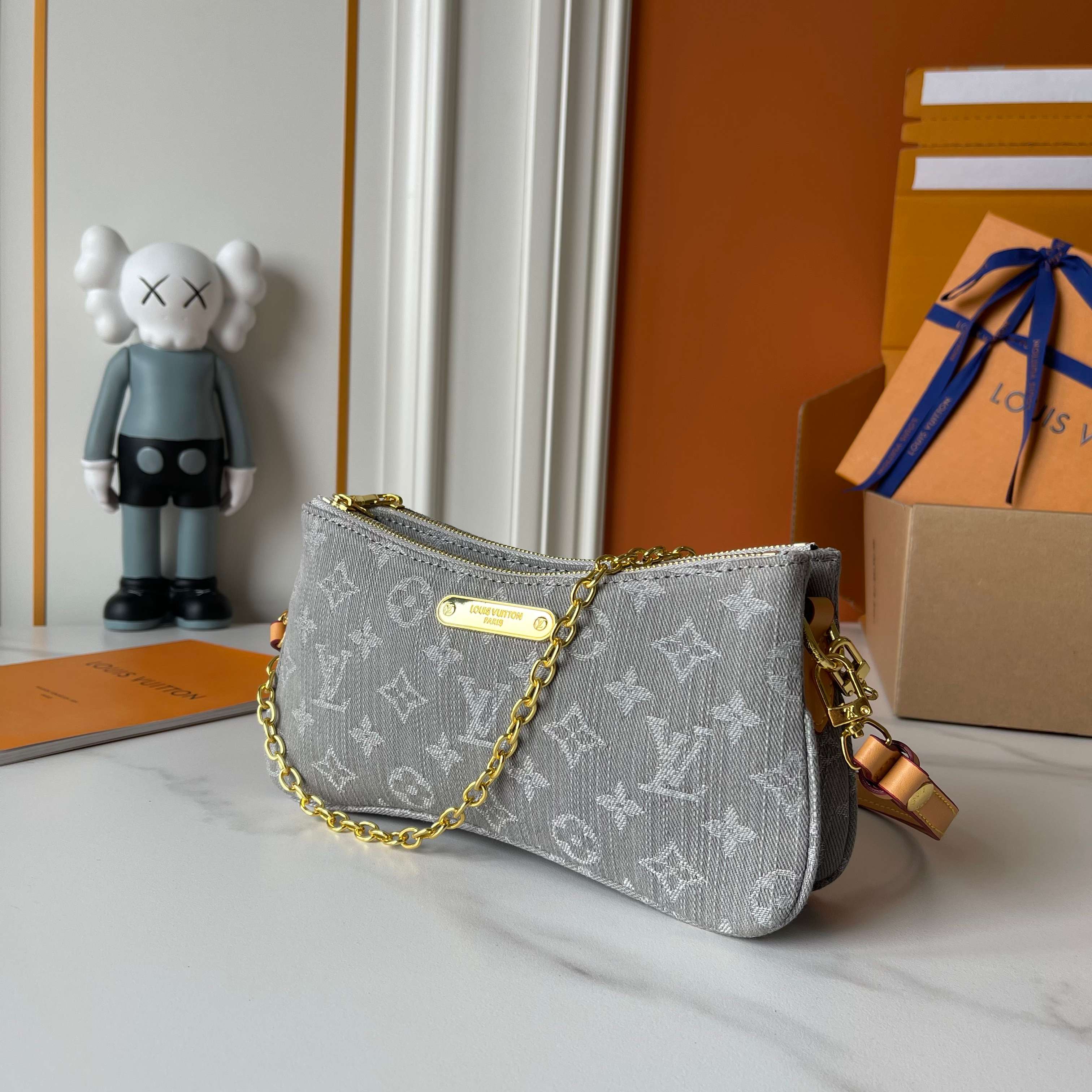 B1R15E30 Popular   bag