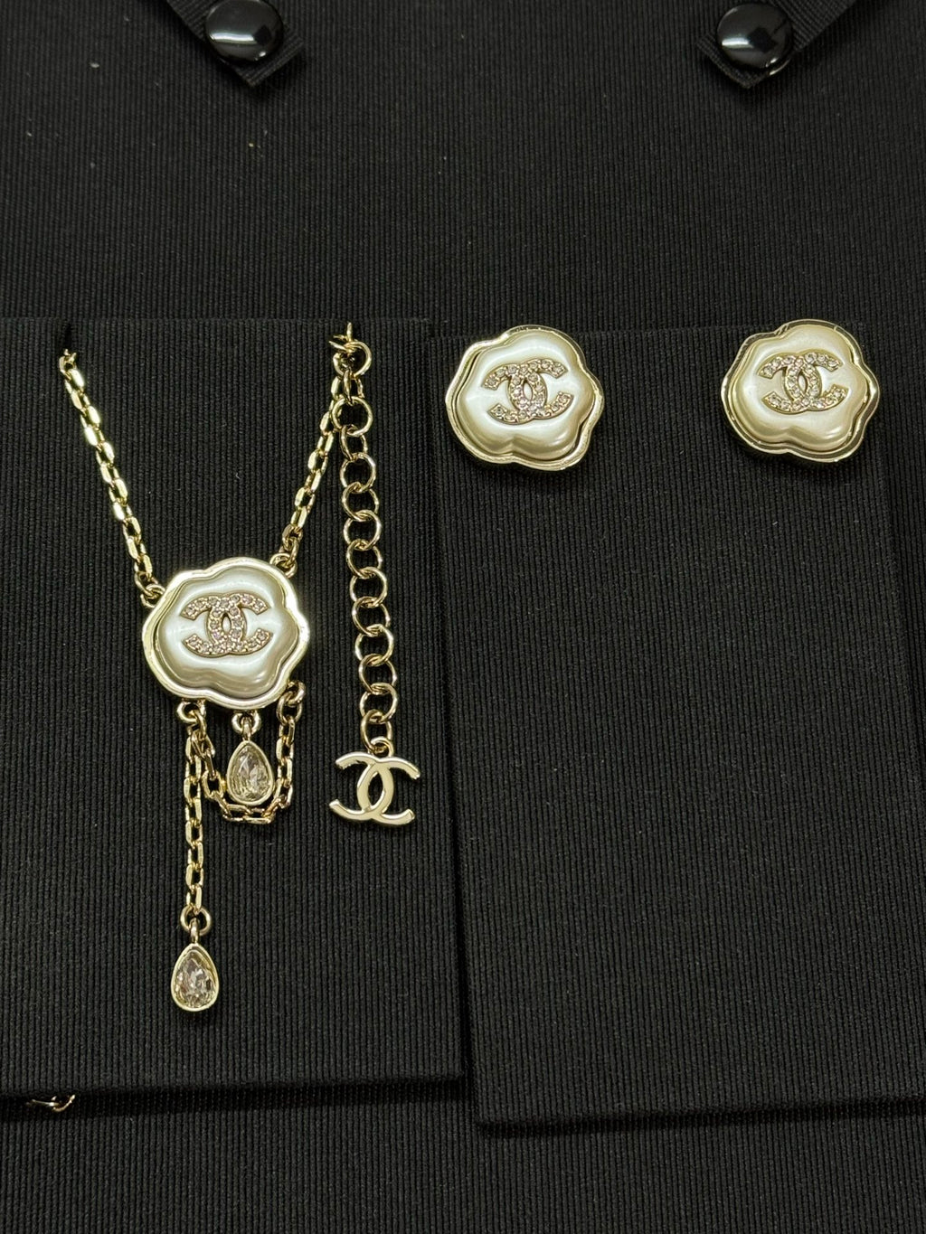X1Q95C119X Popular Necklaces. Earrings