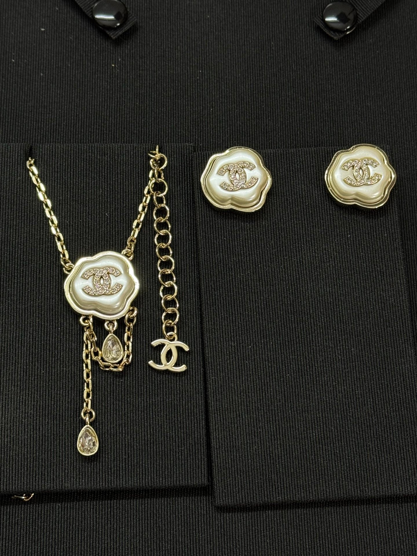 X1Q95C119X Popular Necklaces. Earrings