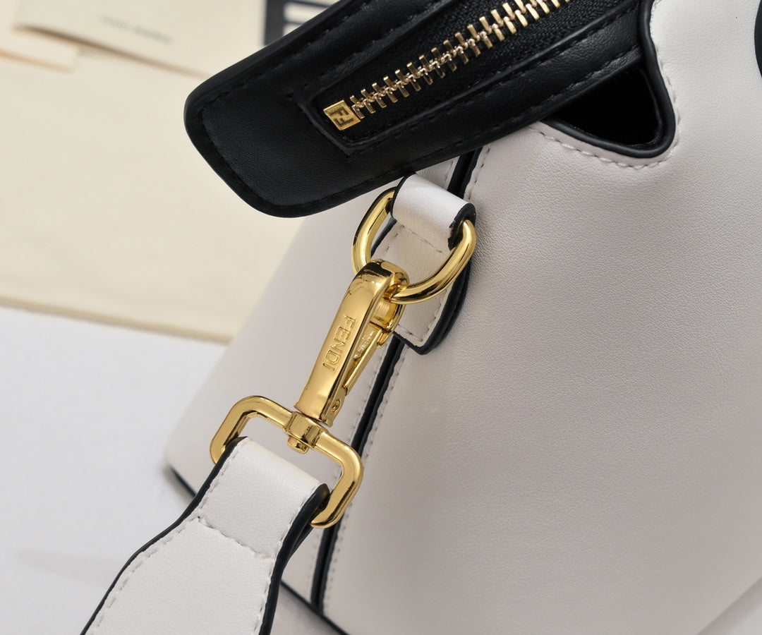 B12X43F132 Popular leather bag 