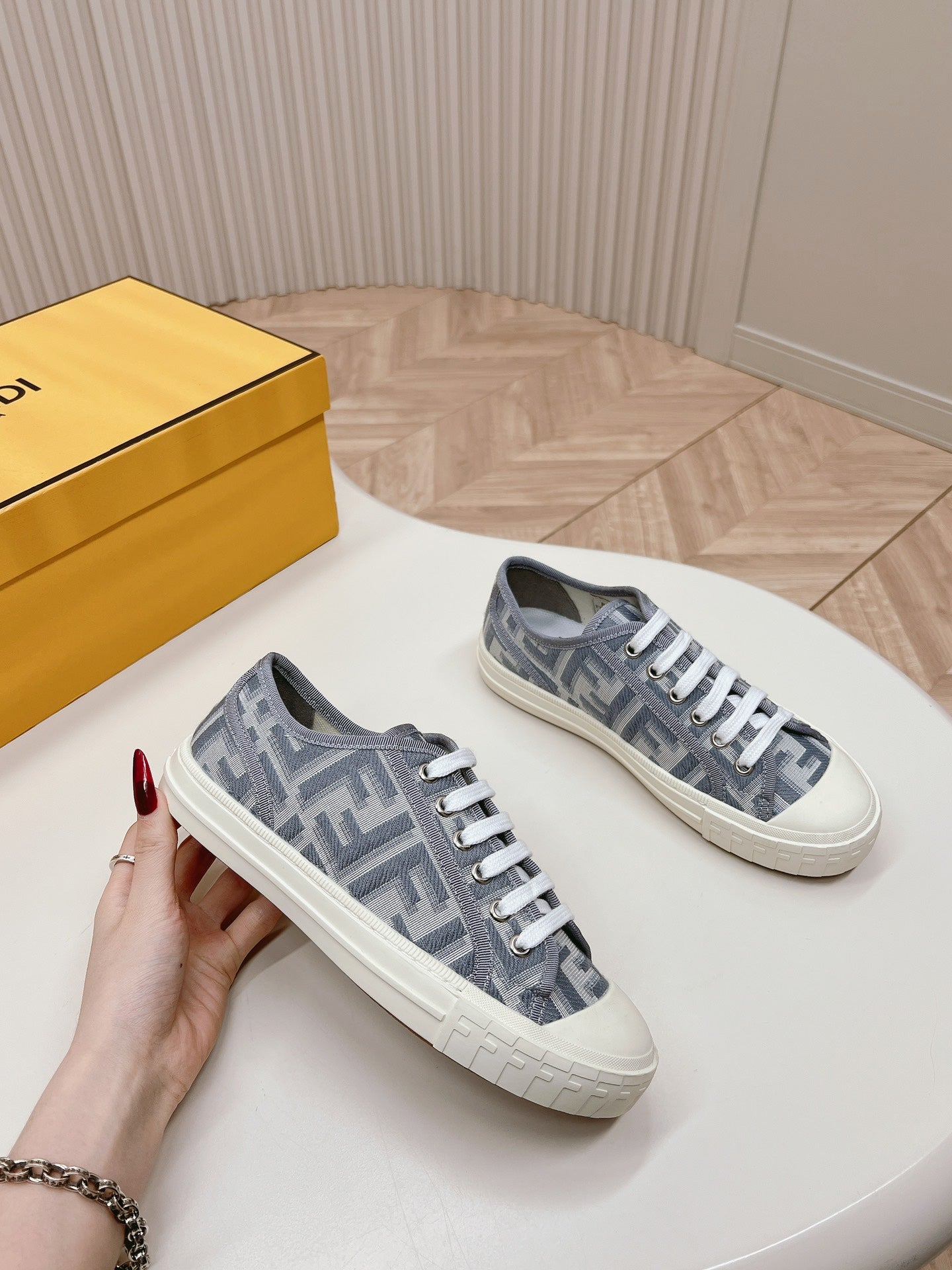 Z2Q105F423 Popular high-quality Shoes