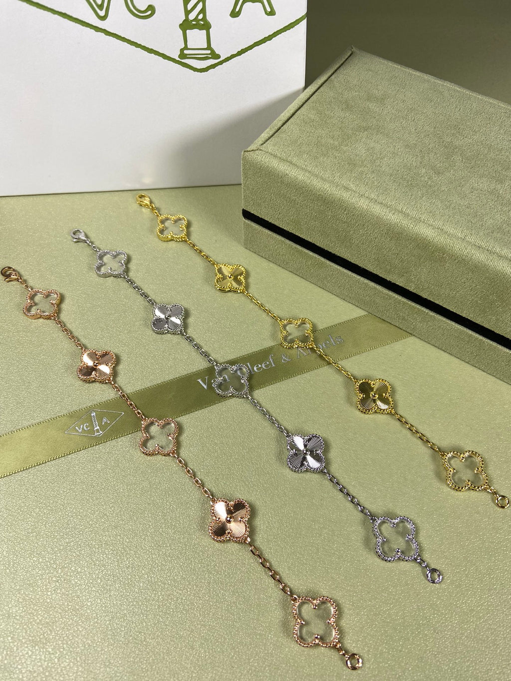 X5X94VA181K  Popular bracelets  5 flowers normal size1.5cm flower