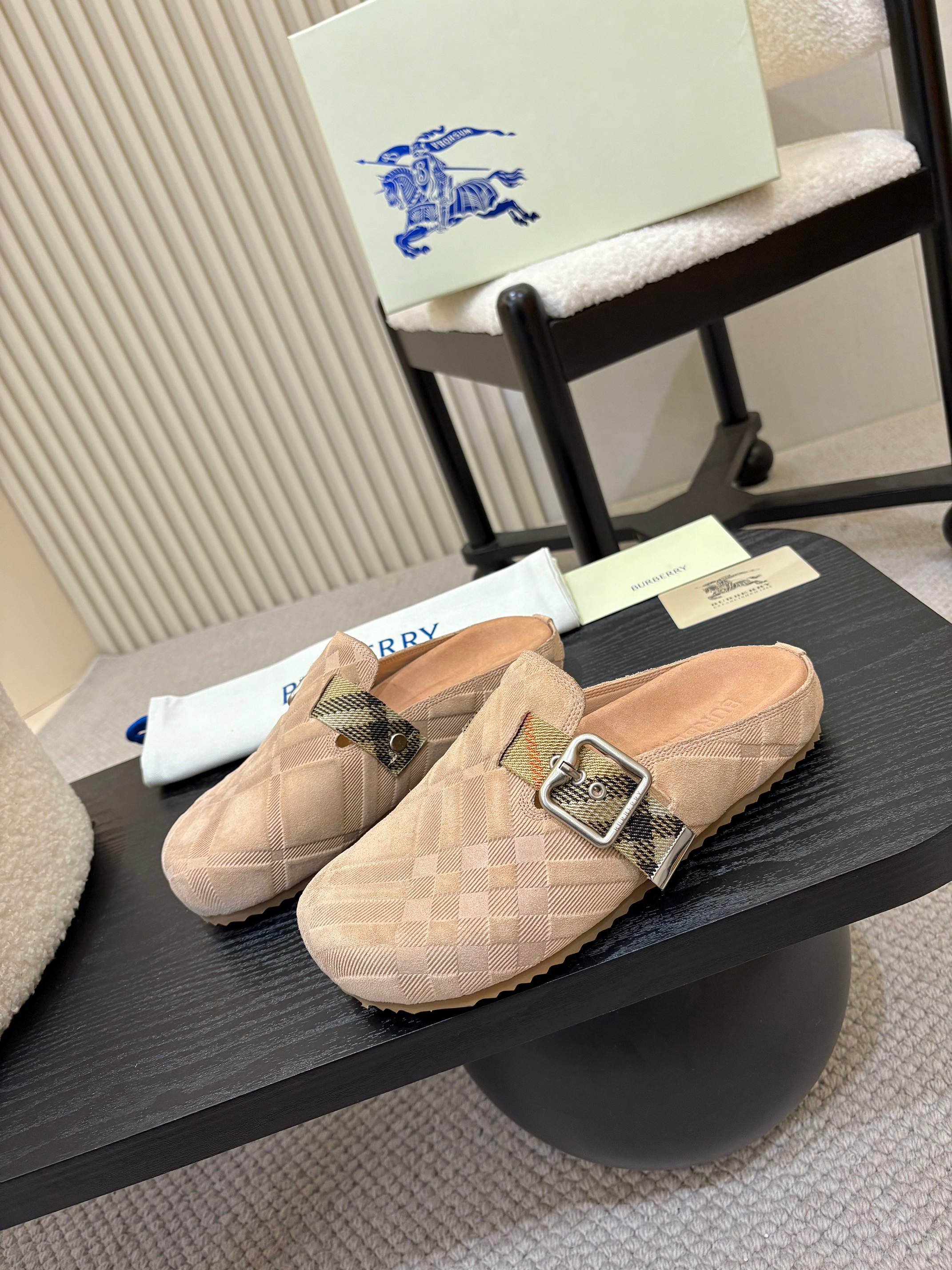 Z2N85R11 Popular high-quality shoes