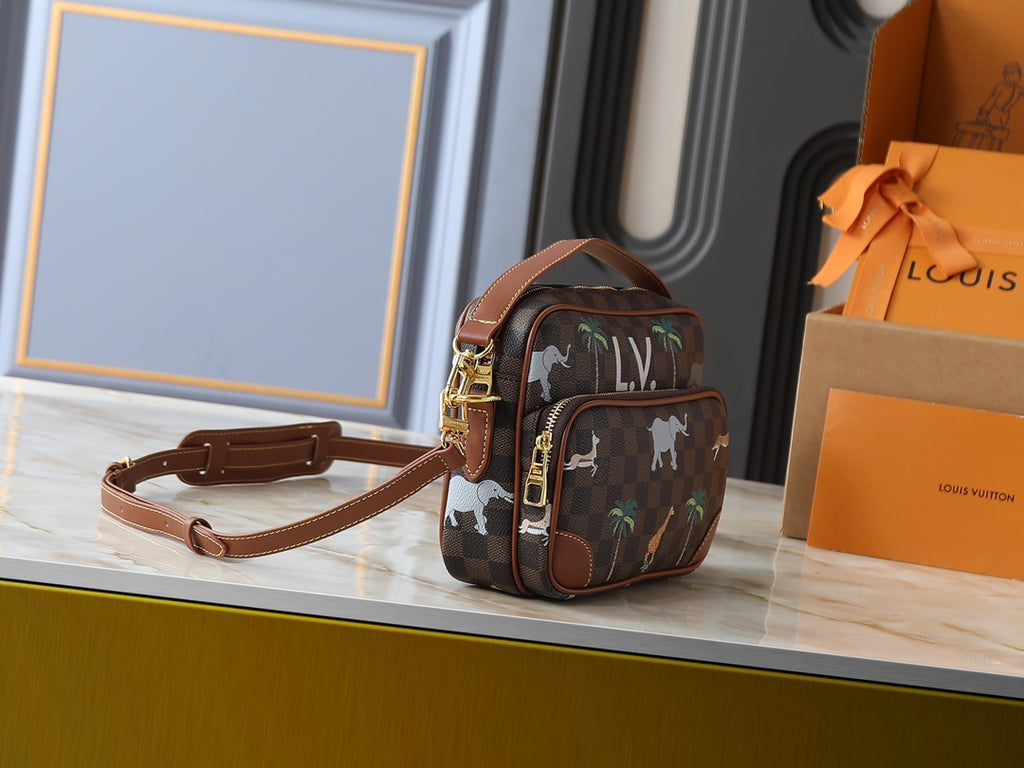 B1P46E109 Popular leather bag