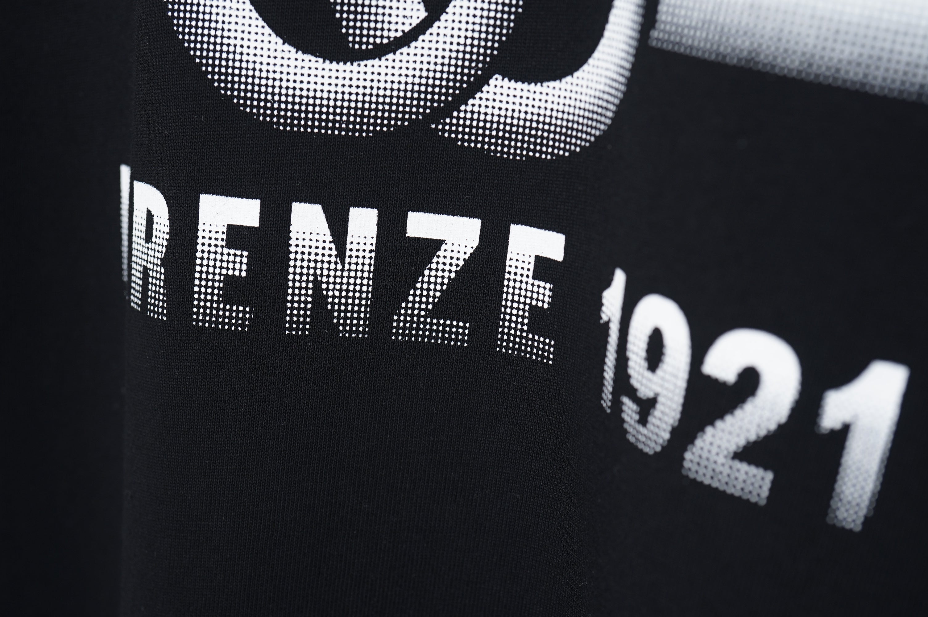 U1R86B11 Popular T-shirts