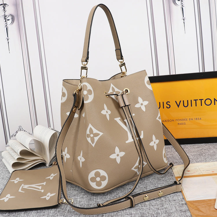 B12X61E04 Popular leather bag 