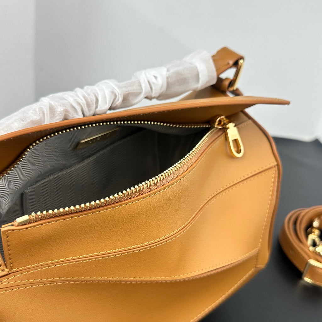 B1R46A9 Popular leather bag