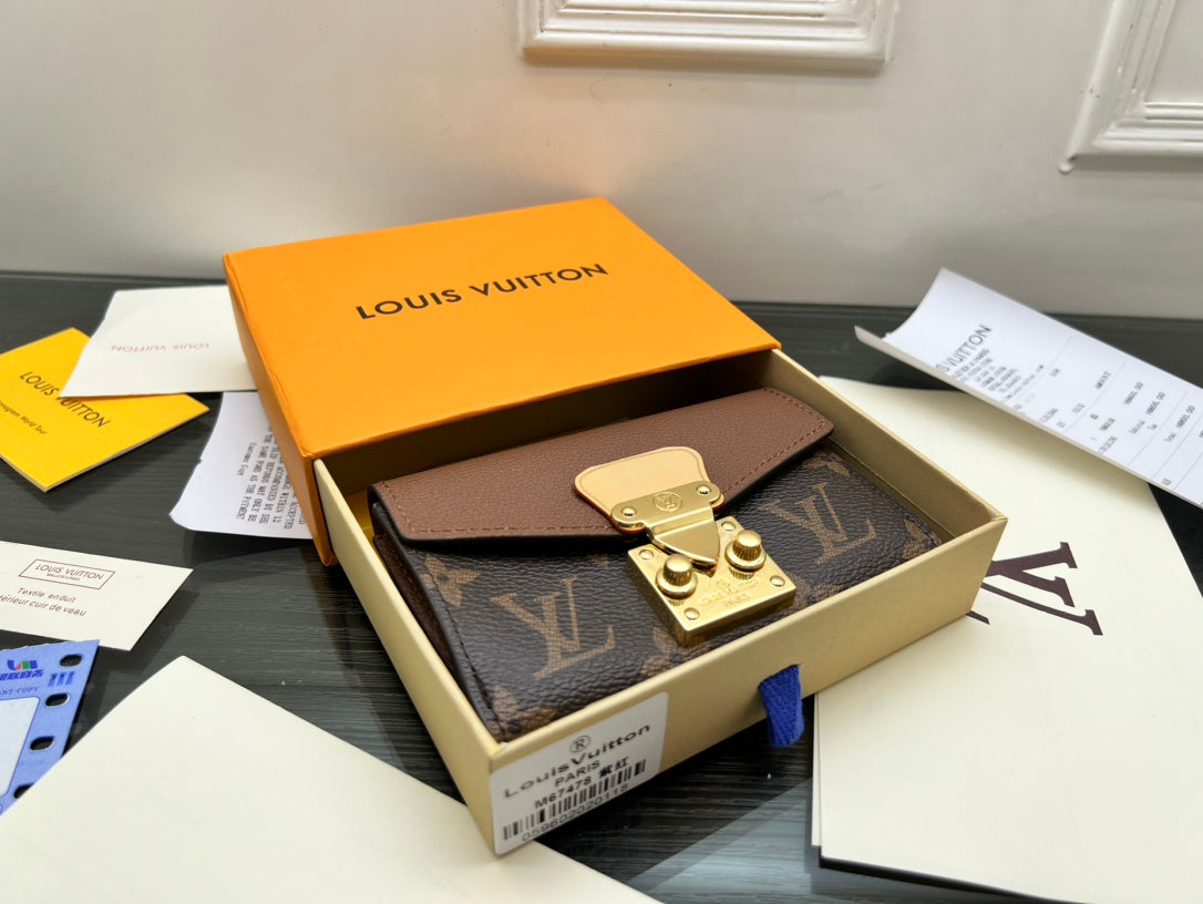 B1N55E43 Popular  leather wallets