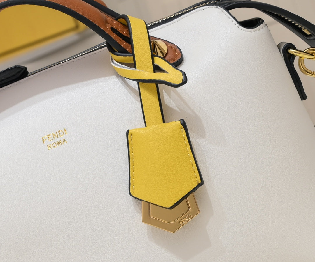 B12X43F132 Popular leather bag 