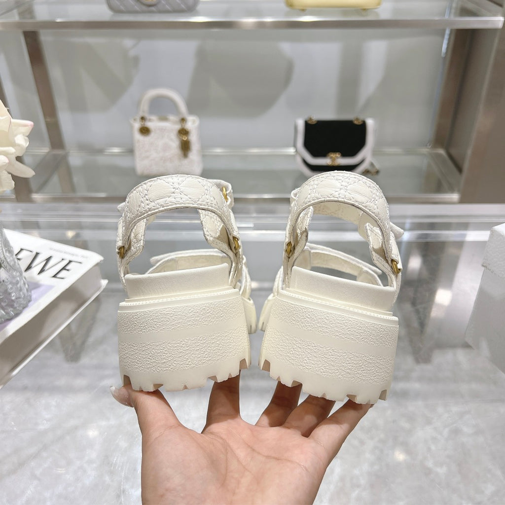 Z2Q55D48 Popular leather shoes