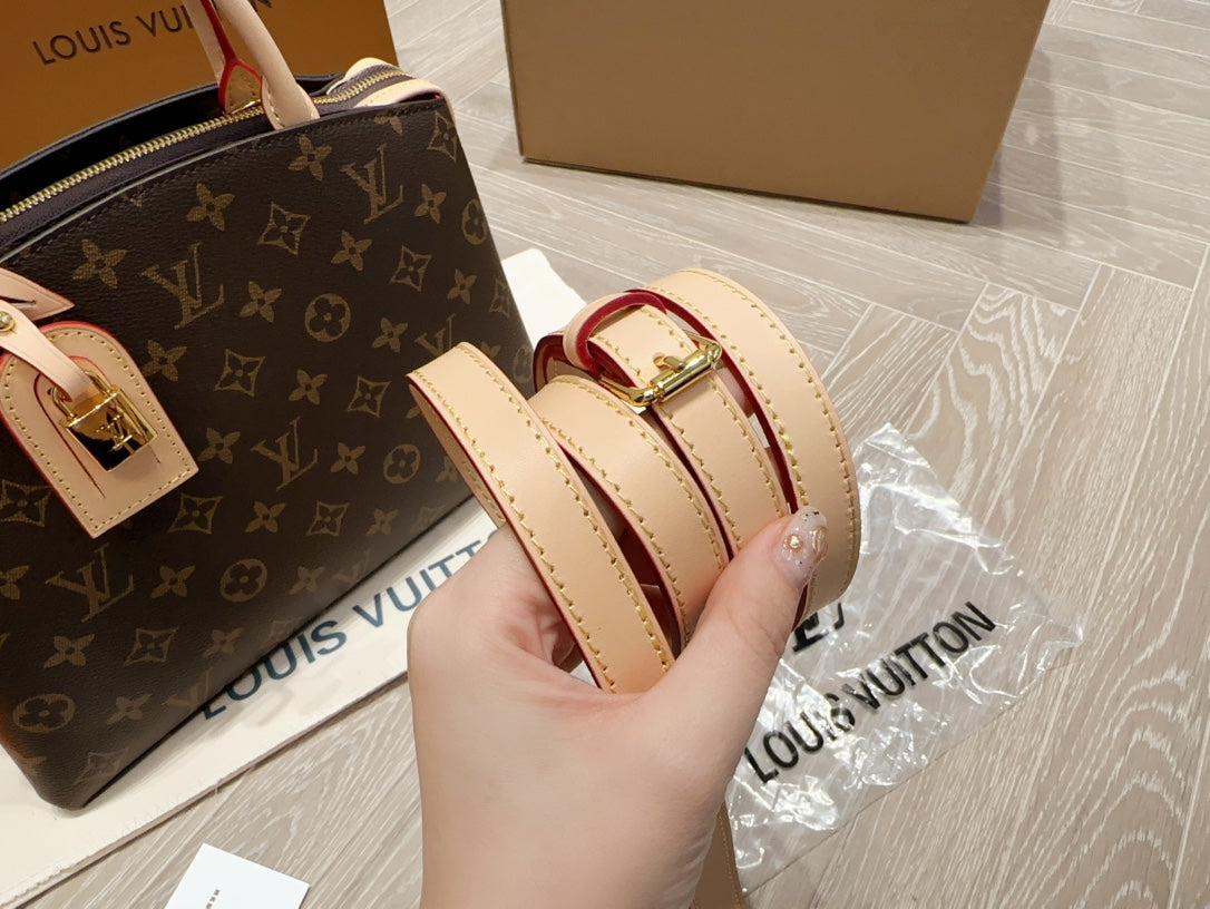 B6X103E196 Popular leather bag 