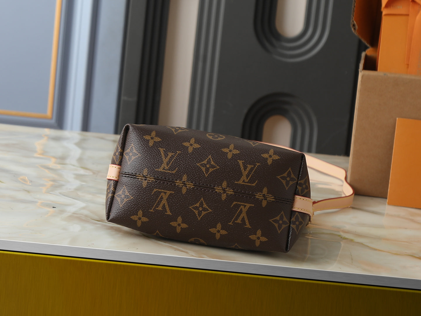 B1N86E7 Popular leather bag