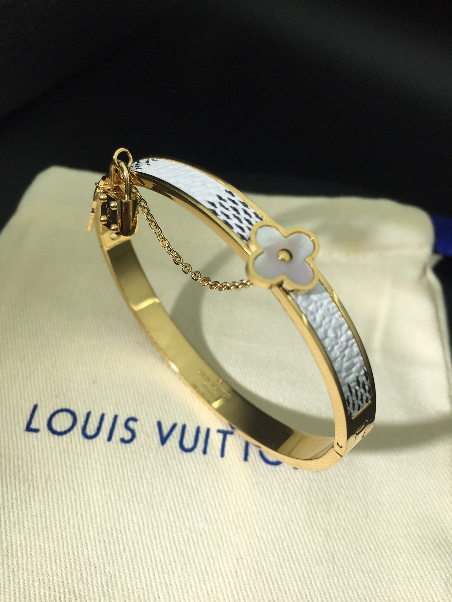X1Q85E103K  Popular Bracelets