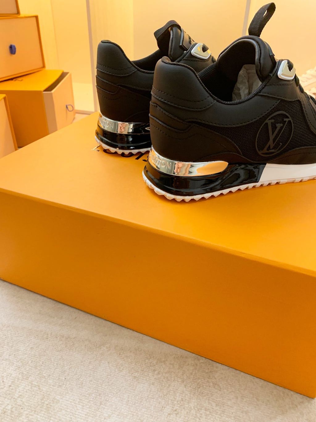 Z2Q95E102  Popular high-quality  shoes