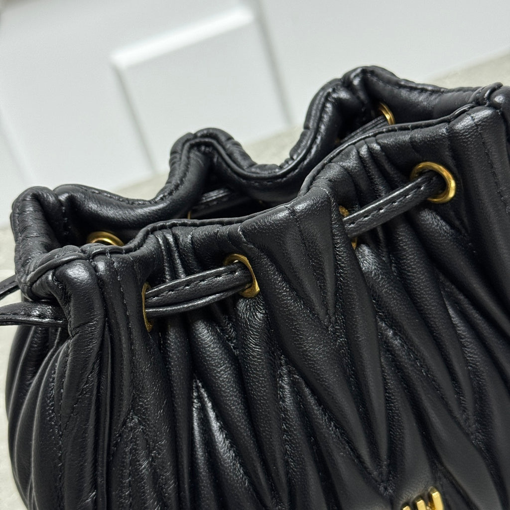 B1P36A81 Popular leather bag