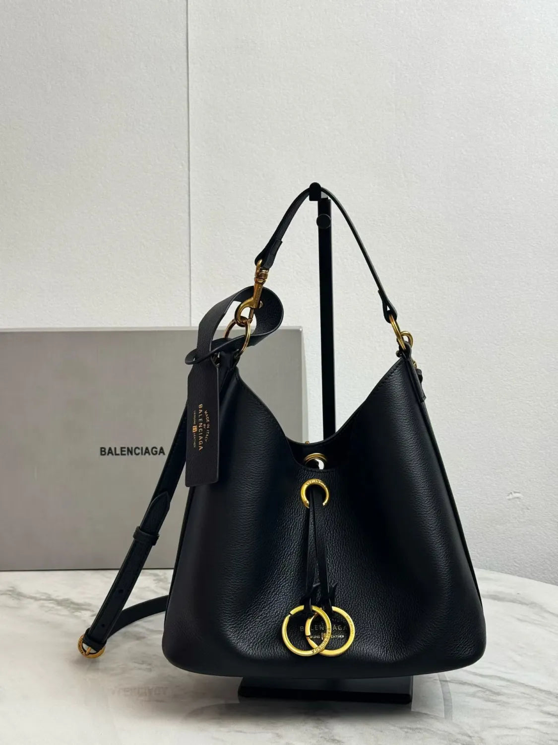 B1P46J144 Popular leather bags