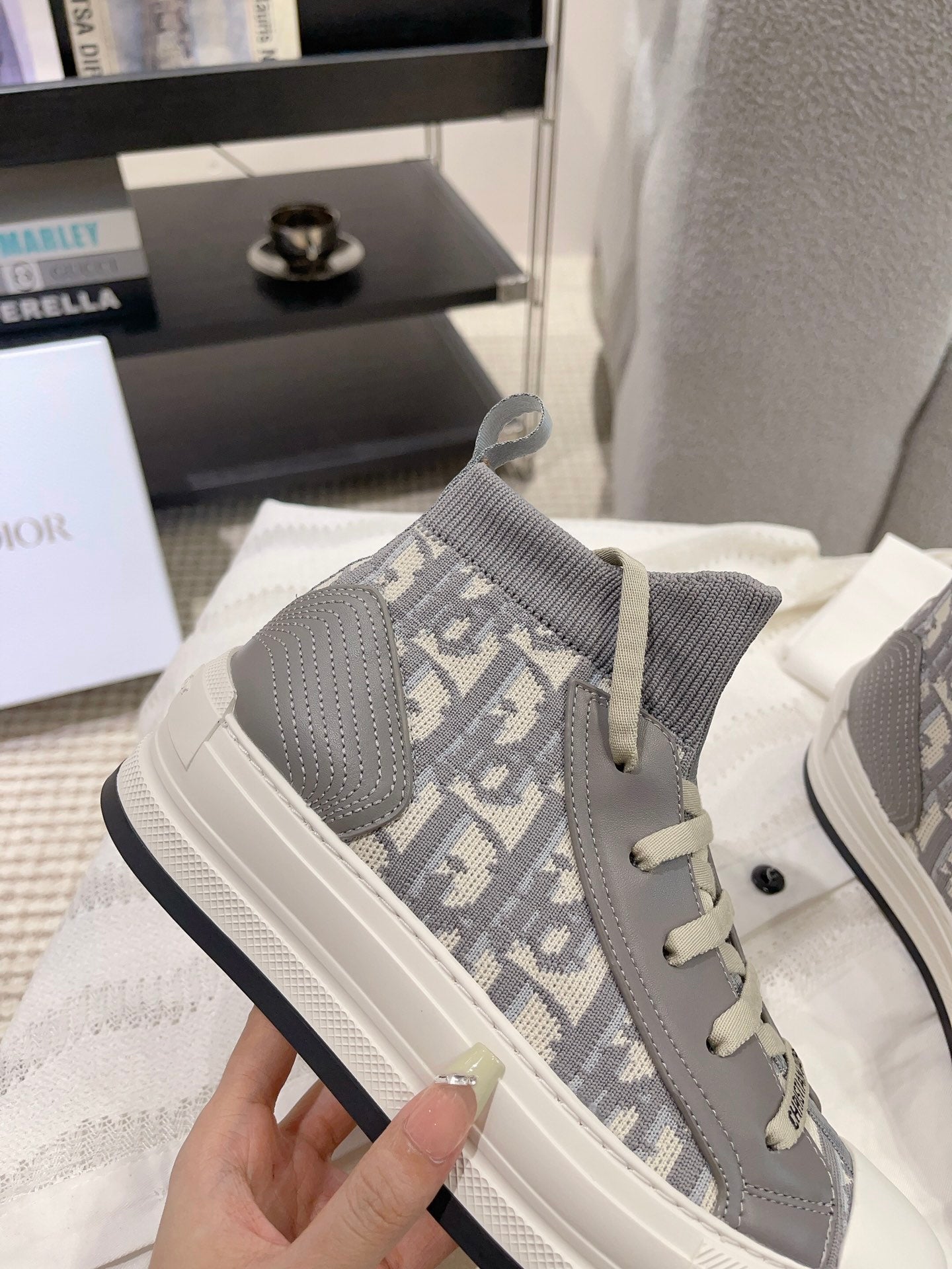 Z2Q105D427 Popular high-quality Shoes