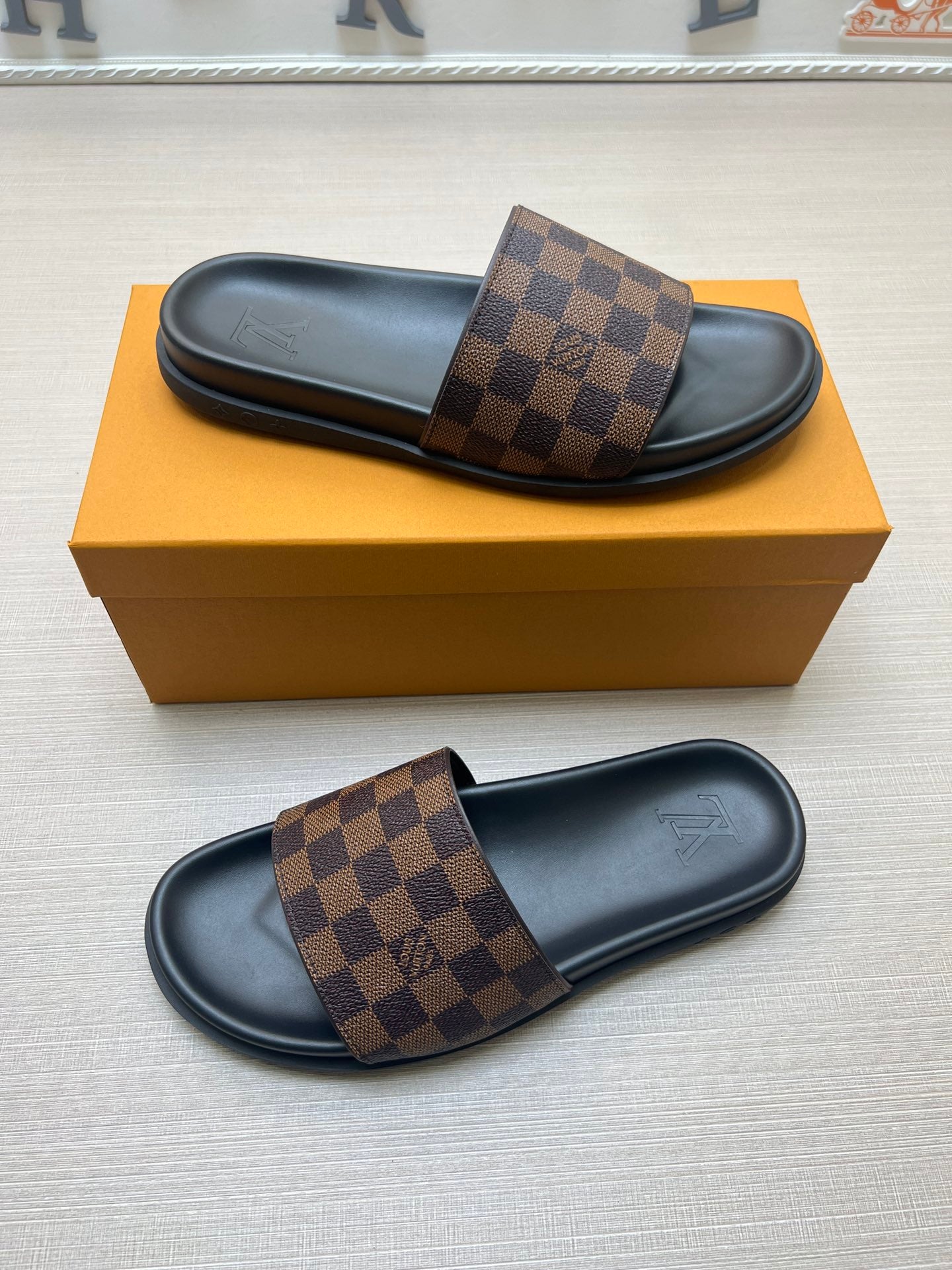 Z5ZE60 Popular slippers