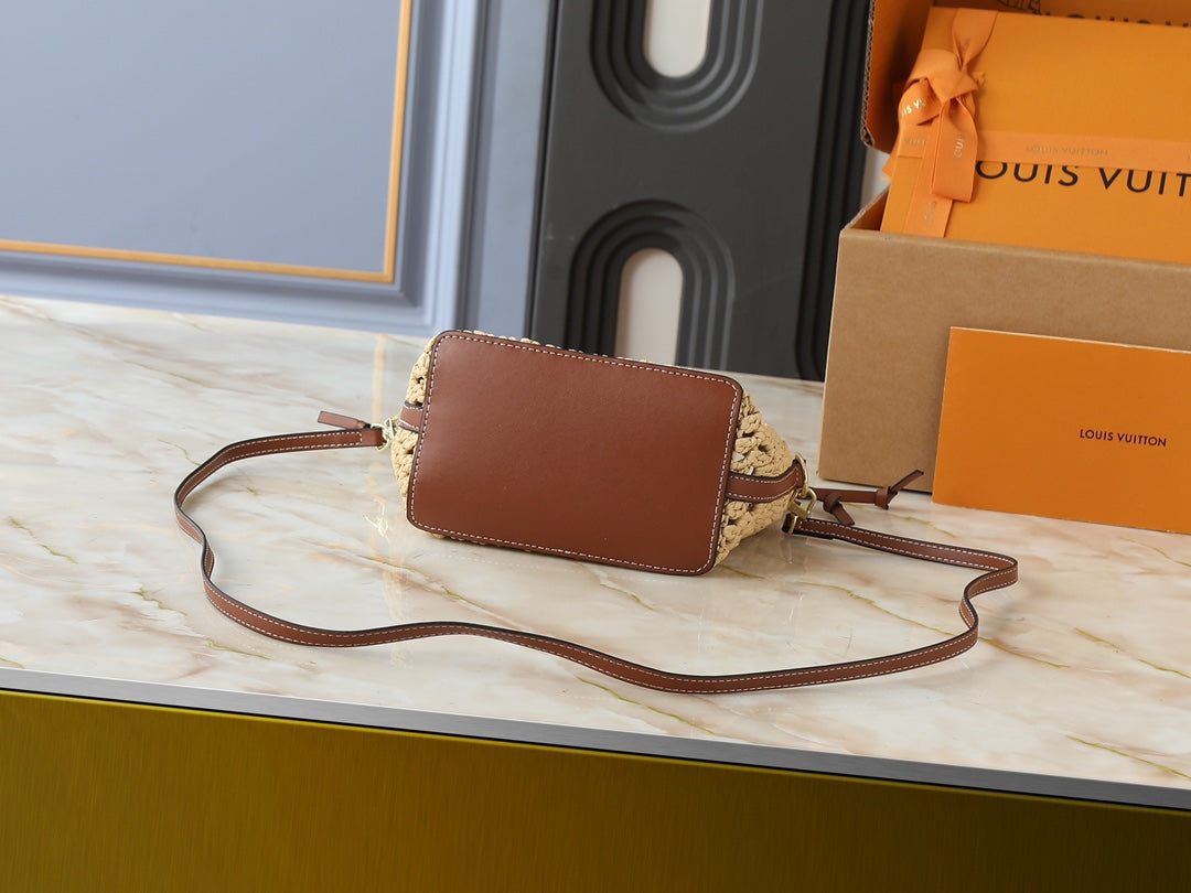B1P46E114 Popular woven bag