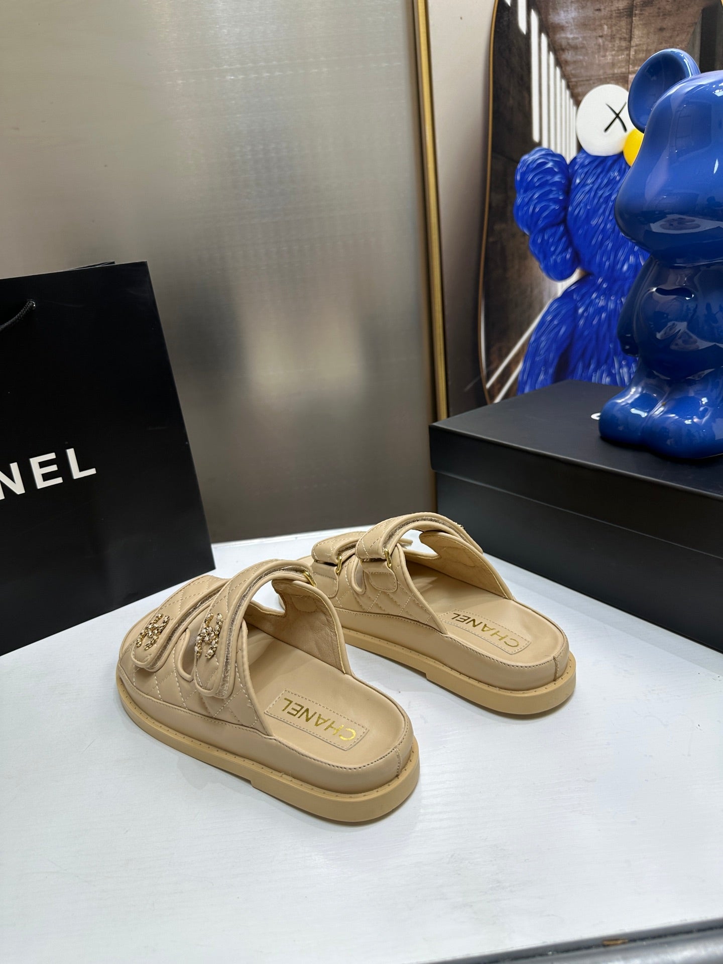 Z1R45C1  Popular sandals