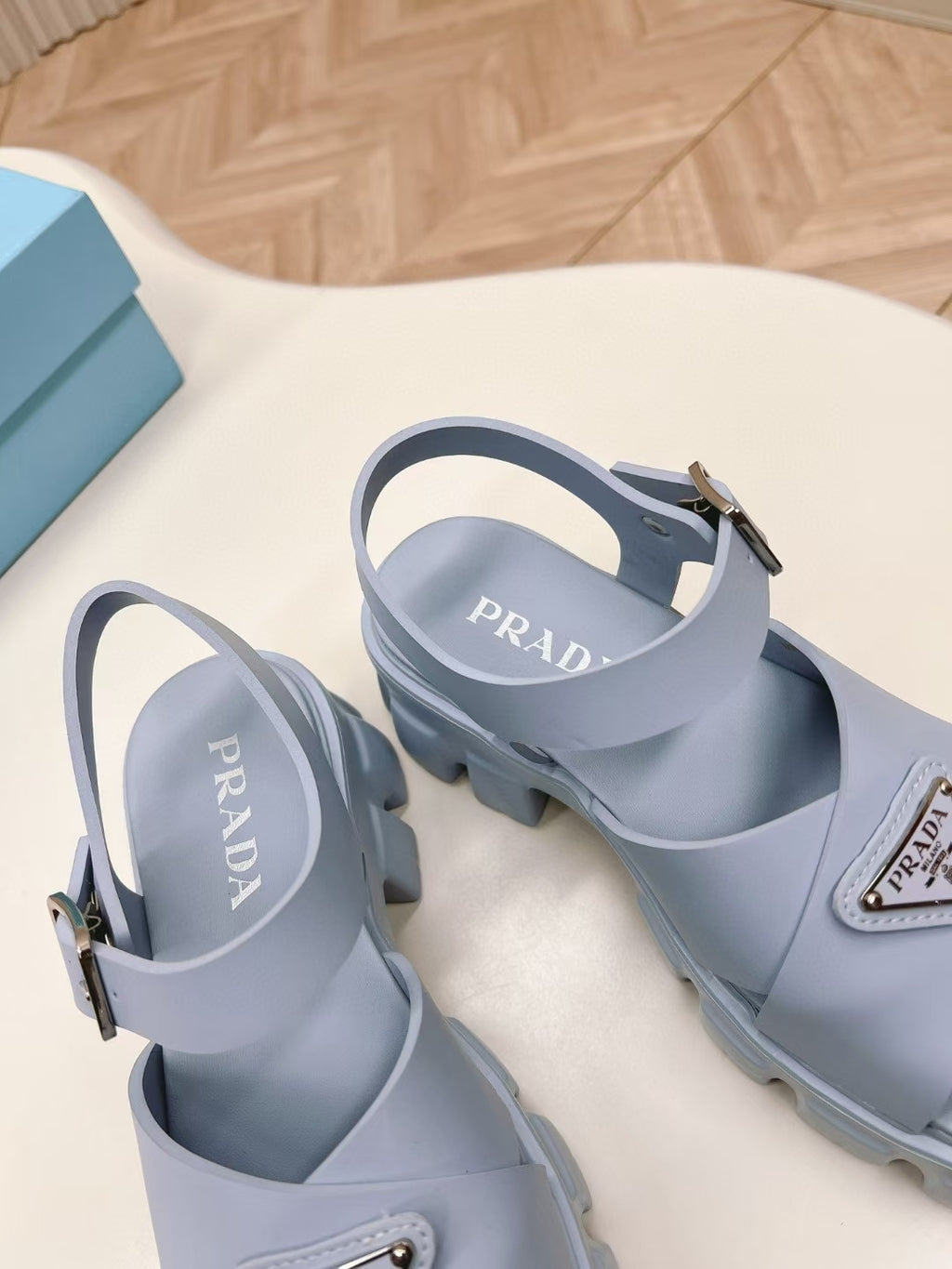 ZPX76P4 Popular sandals