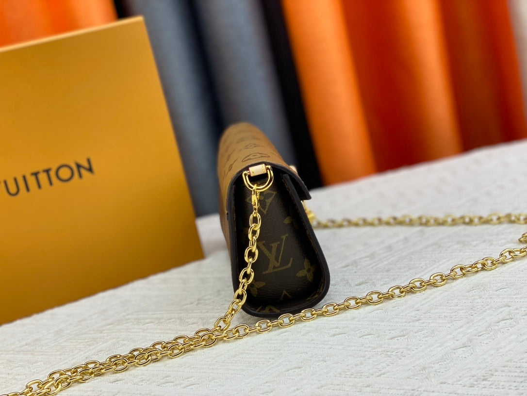 B1X43E32 Popular  leather bag 