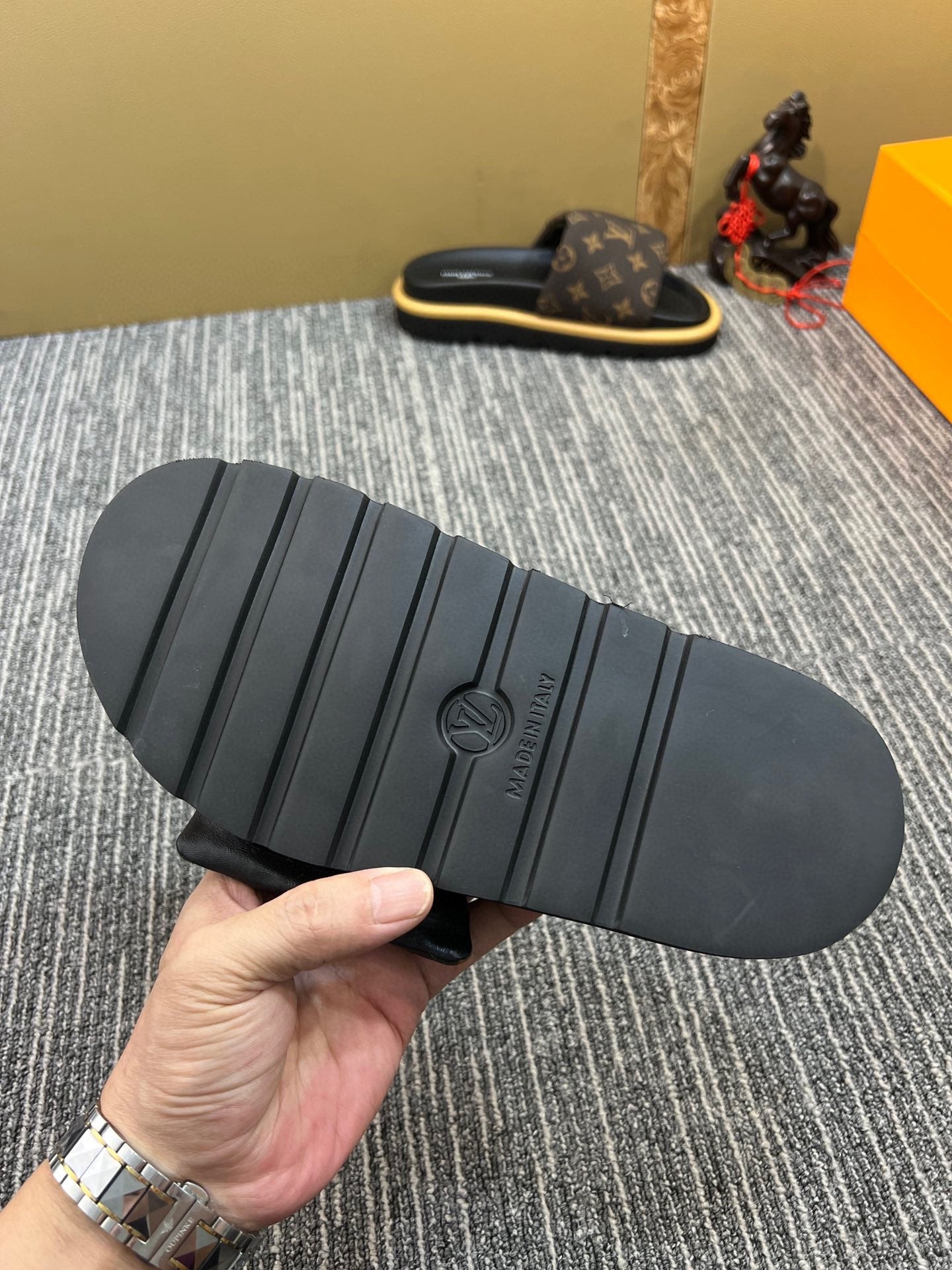 Z5XE118 Popular leather quality Slippers