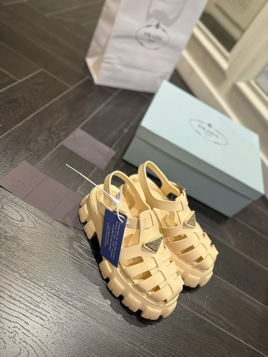 Z2R85P51  Popular high-quality shoes