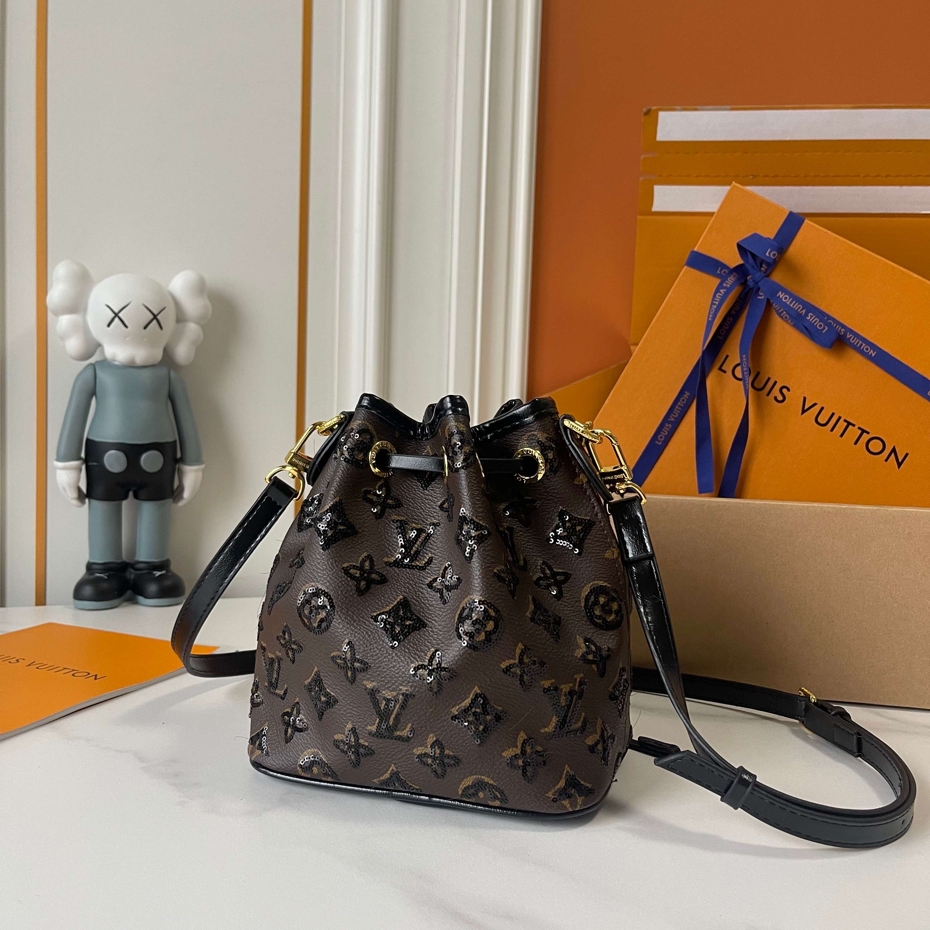 B1P46E39 Popular leather bag