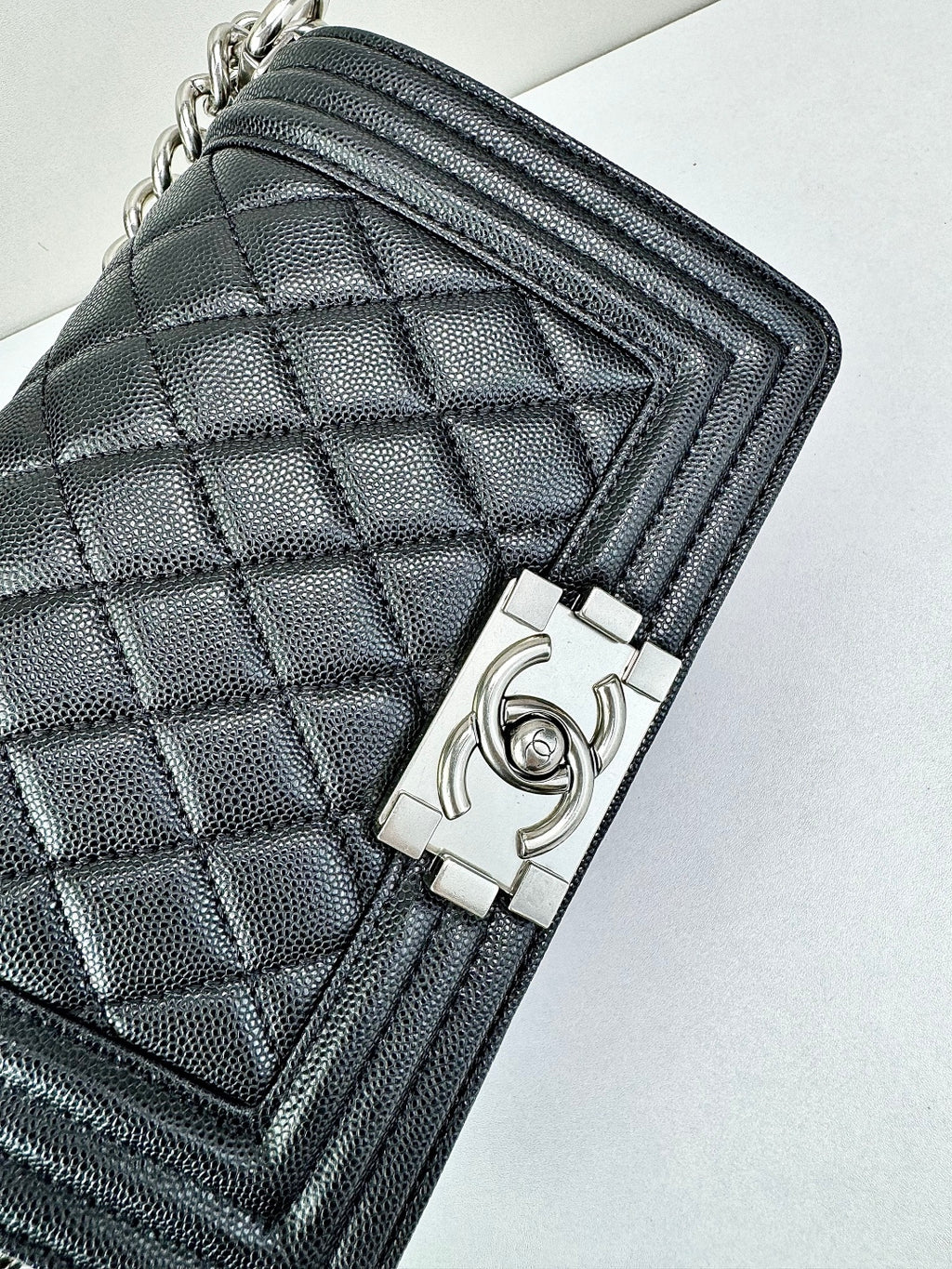 B1P36C17 Popular Caviar leather bag