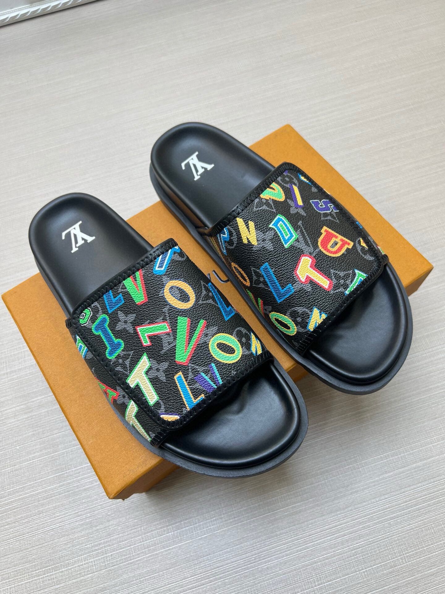 Z5WE247 Popular Slippers