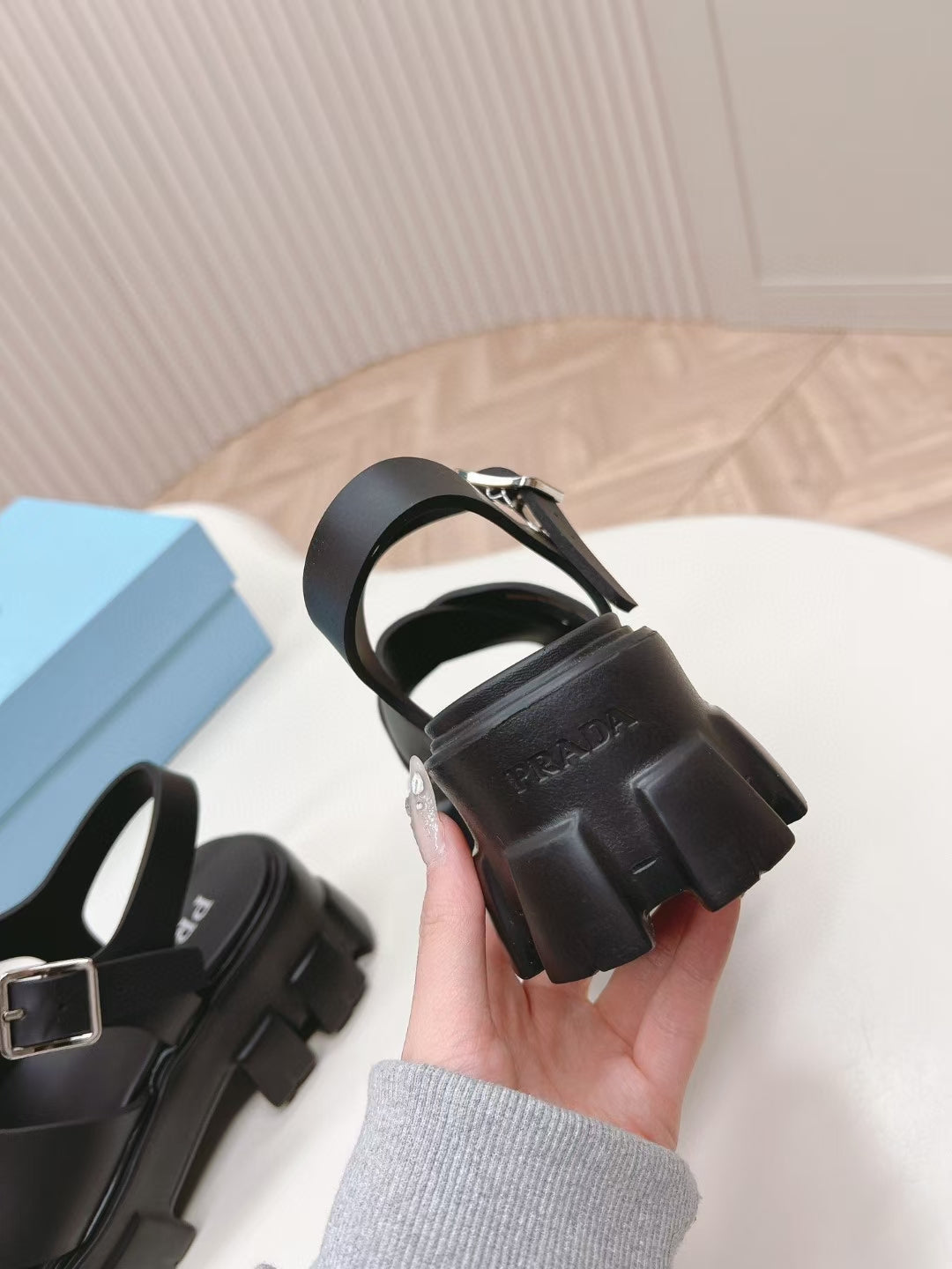 ZPX76P4 Popular sandals