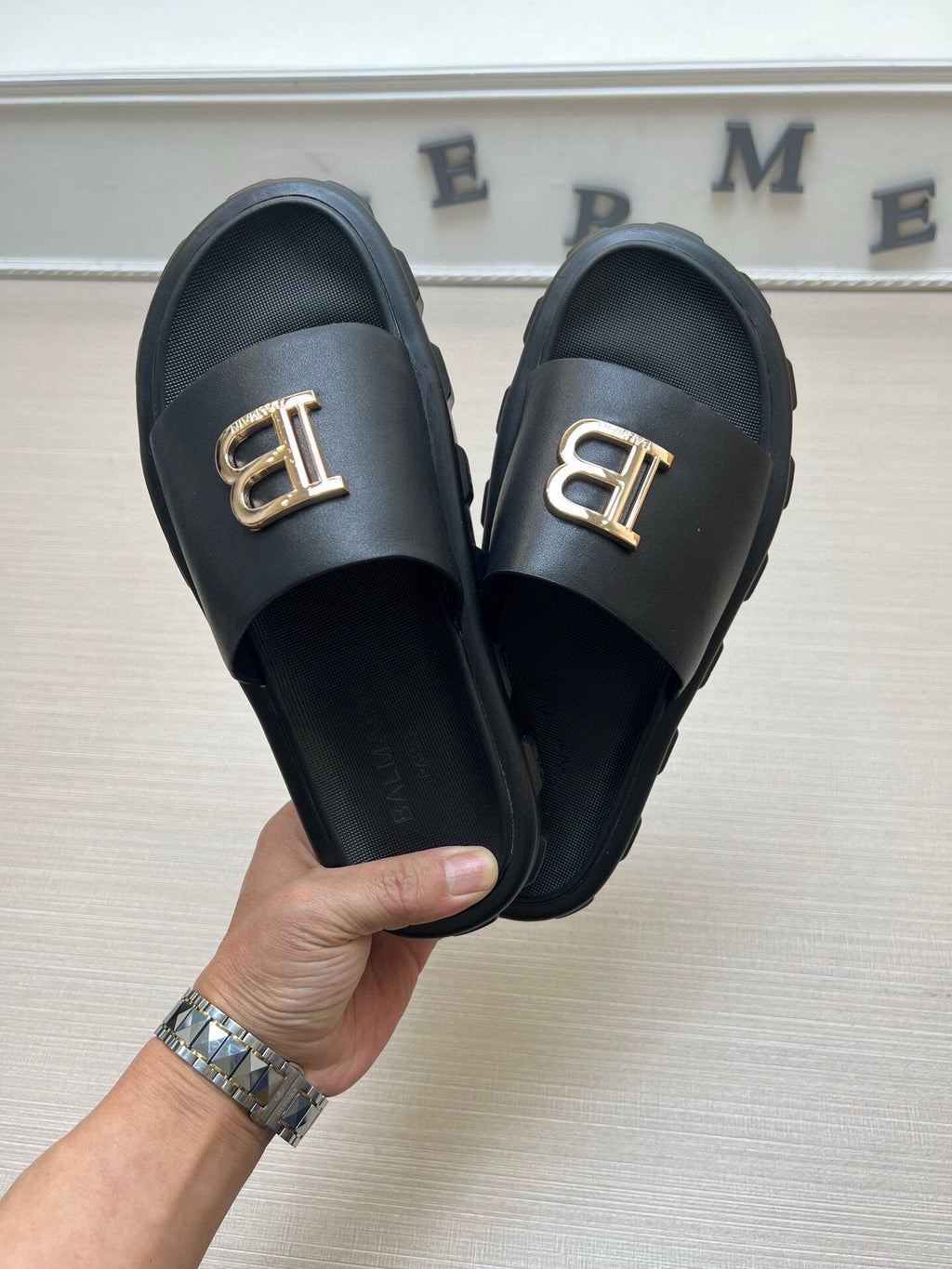 Z5ZA21 Popular slippers