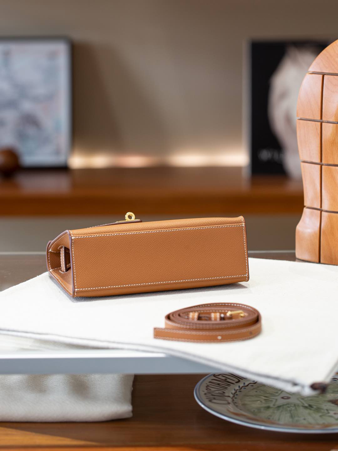 B1R66A6 Popular leather bag