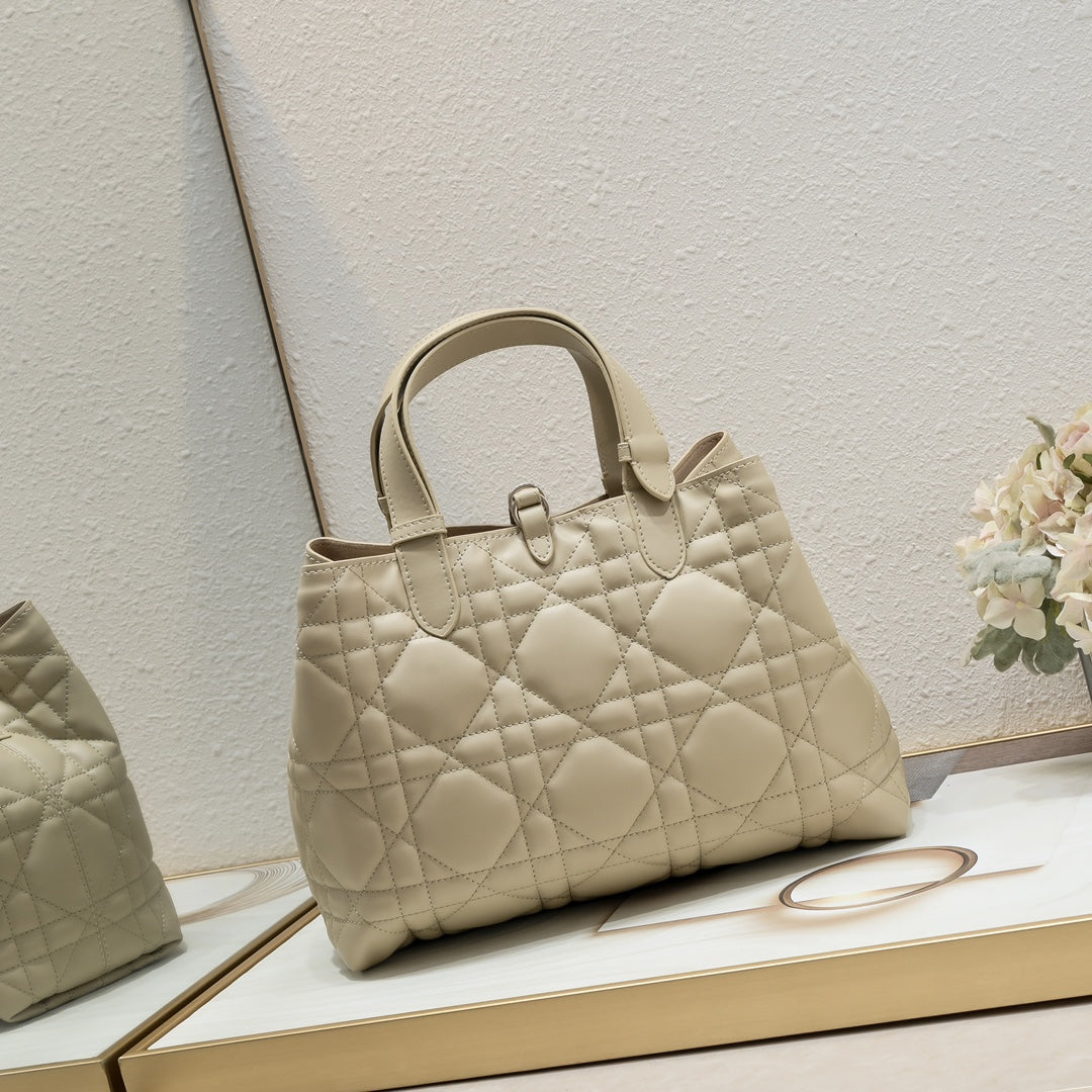 B12X44D359 Popular   leather bag 