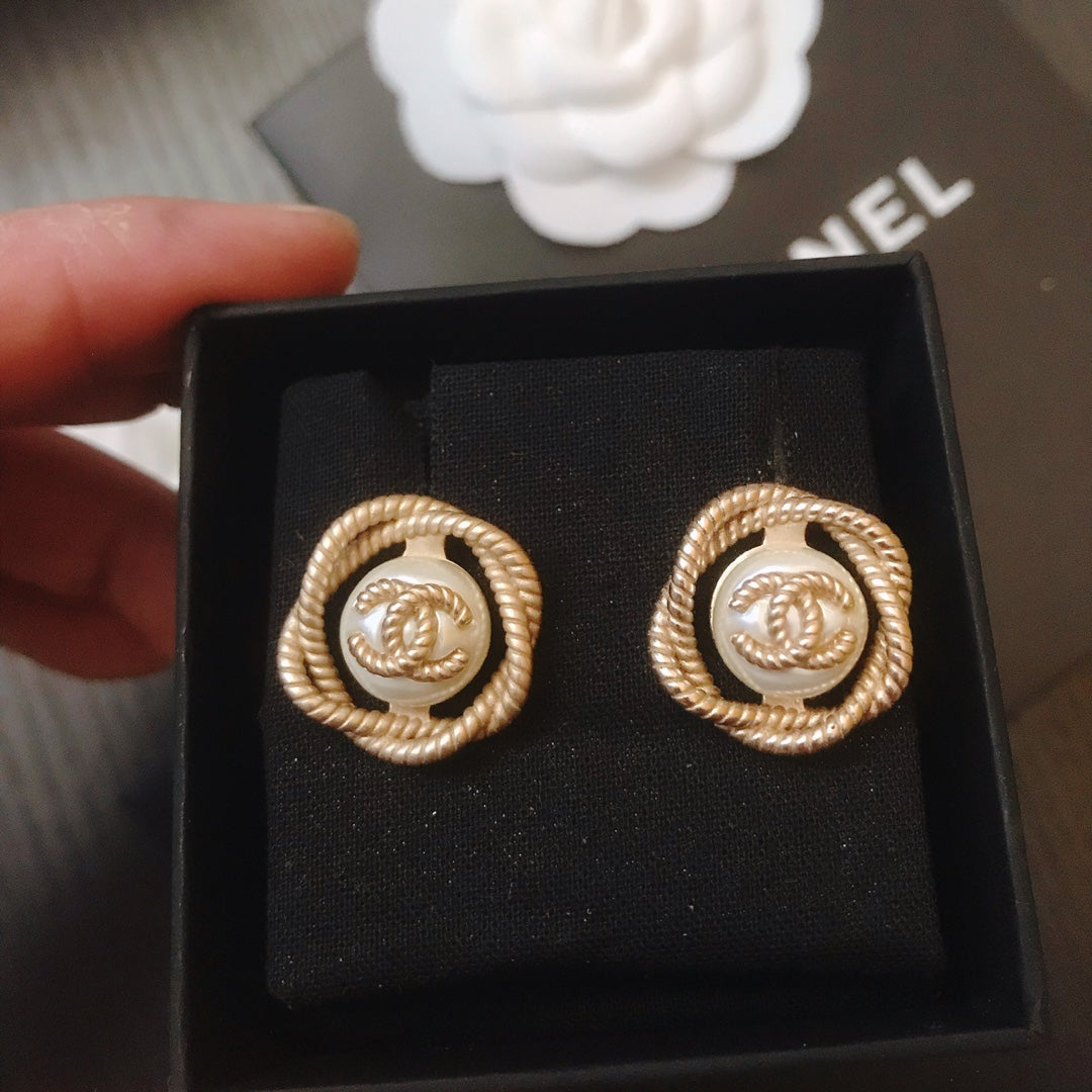 X1Q45C9E Popular Earrings