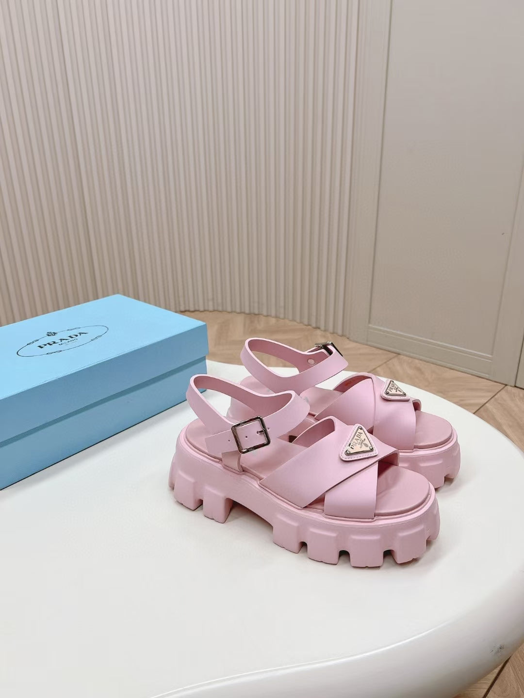 ZPX76P4 Popular sandals