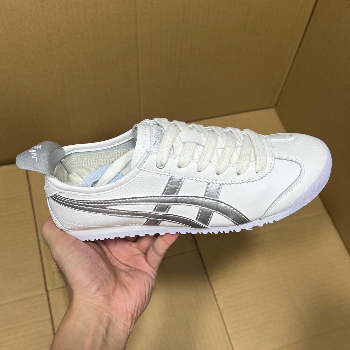 Z4Q95A33  Popular  shoes